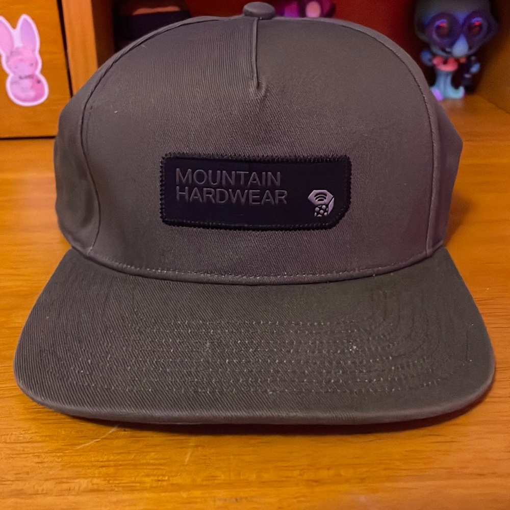 Mountain hardwear,adult one size, greenish grey.